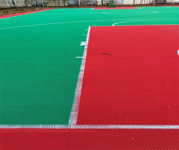 醫(yī)衛(wèi)職院懸浮拼格藍球場